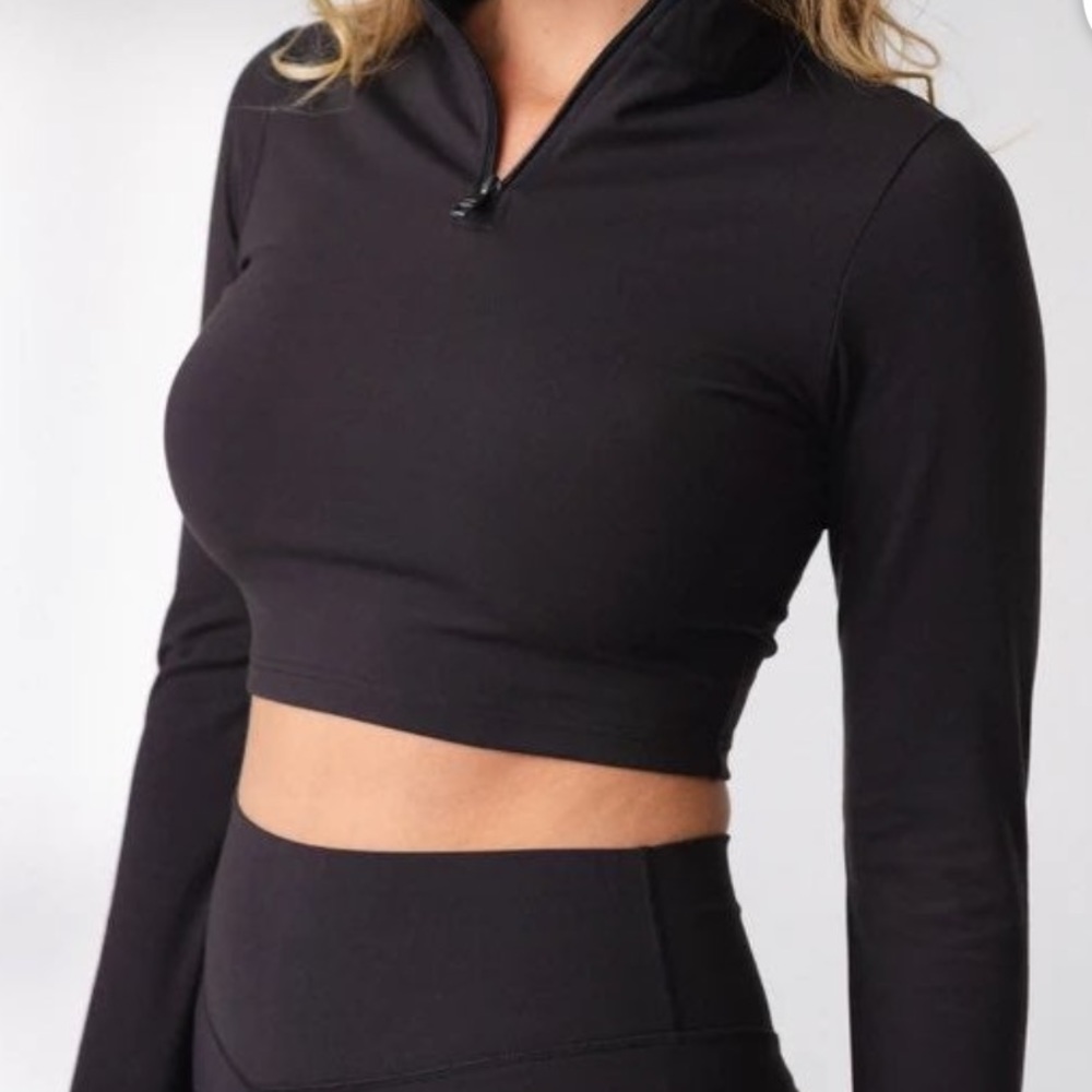 Vitality Balance Athletica Long Sleeve Cropped Refine Quarter Zip Activewear Top
